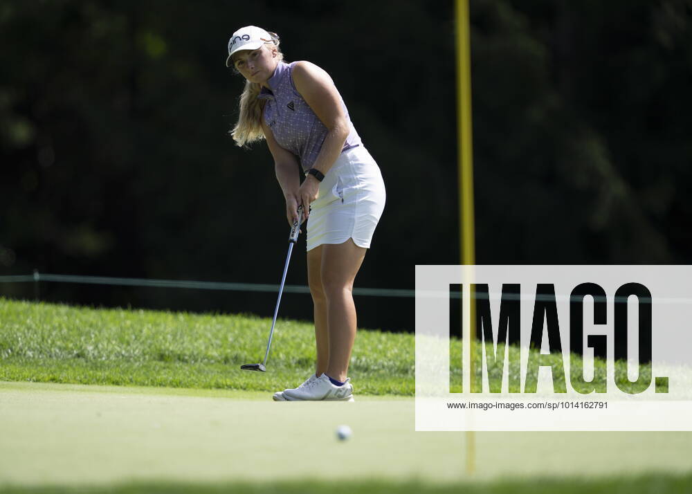 Maddie Szeryk, of Canada, attempts a putt on the 2nd hole ..during the third round action at the CP Womens Open, Saturday, August 27, 2022 in Ottawa. Maddie Szeryk - ZUMAc35_ 20220827_zaf_c35_016