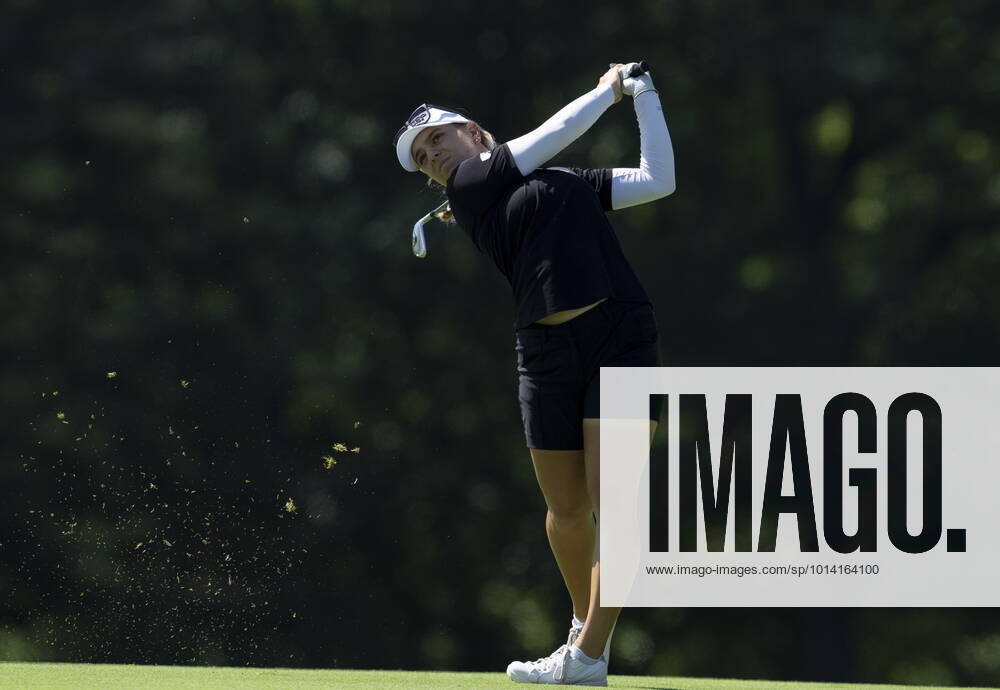 Stephanie Kyriacou, from Australia, watches her approach shot on the 7th hole during the third round action at the CP WomenöÄÃ s Open, Saturday, August 27, 2022 in Ottawa. Stephanie Kyriacou - ZUMAc35_ 20220827_zaf_c35_038