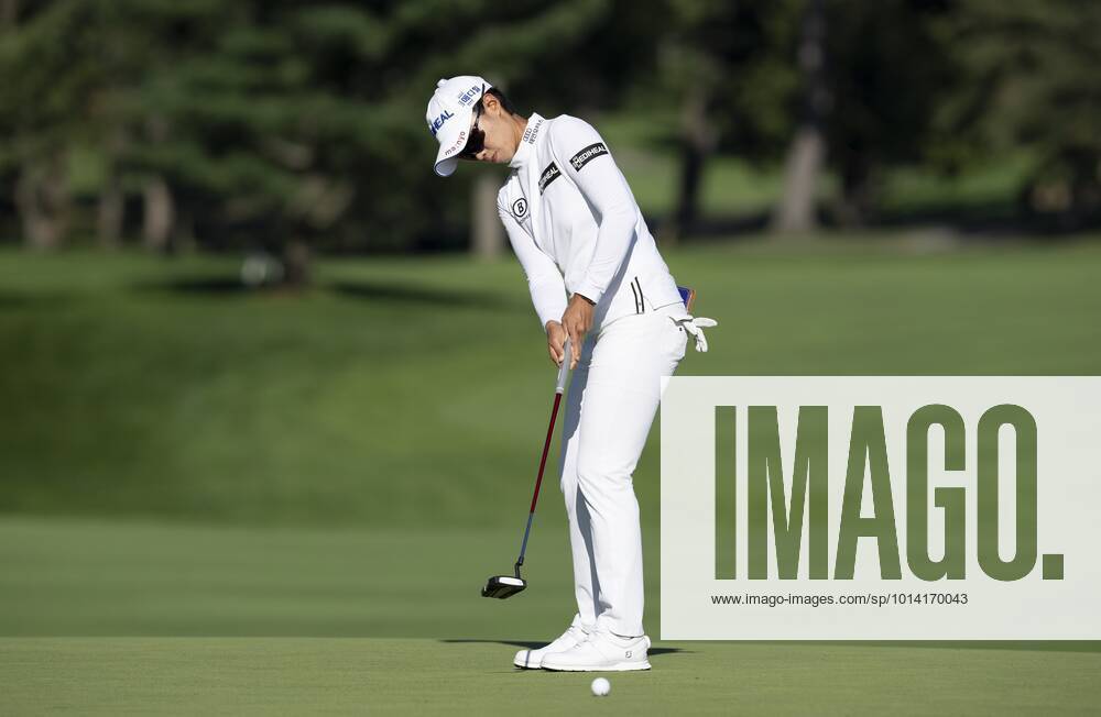 Na Rin An, from South Korea, attempts a putt on the 18th hole during the third round action at the CP Women s Open, Saturday, August 27, 2022 in Ottawa. An and Hye-Jin Choi, from from South Korea, finished tied with overall scores of -16. Na Rin An - ZUMAc35_ 20220827_zaf_c35_090