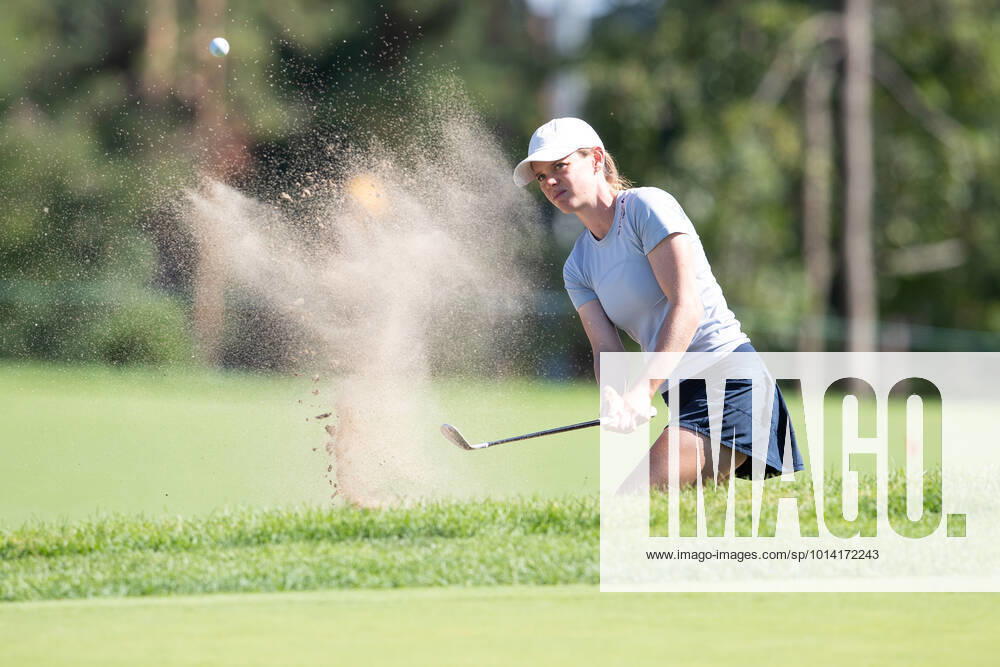 Ally Ewing of the United States blasts a wedge shot out of the sand bunker on the 13th hole during the 3rd round of the CP Womens Open held at Ottawa Hunt & Golf Club in Ottawa, Canada. CSM Ottawa Canada - ZUMAc04_ 20220827_zaf_c04_116