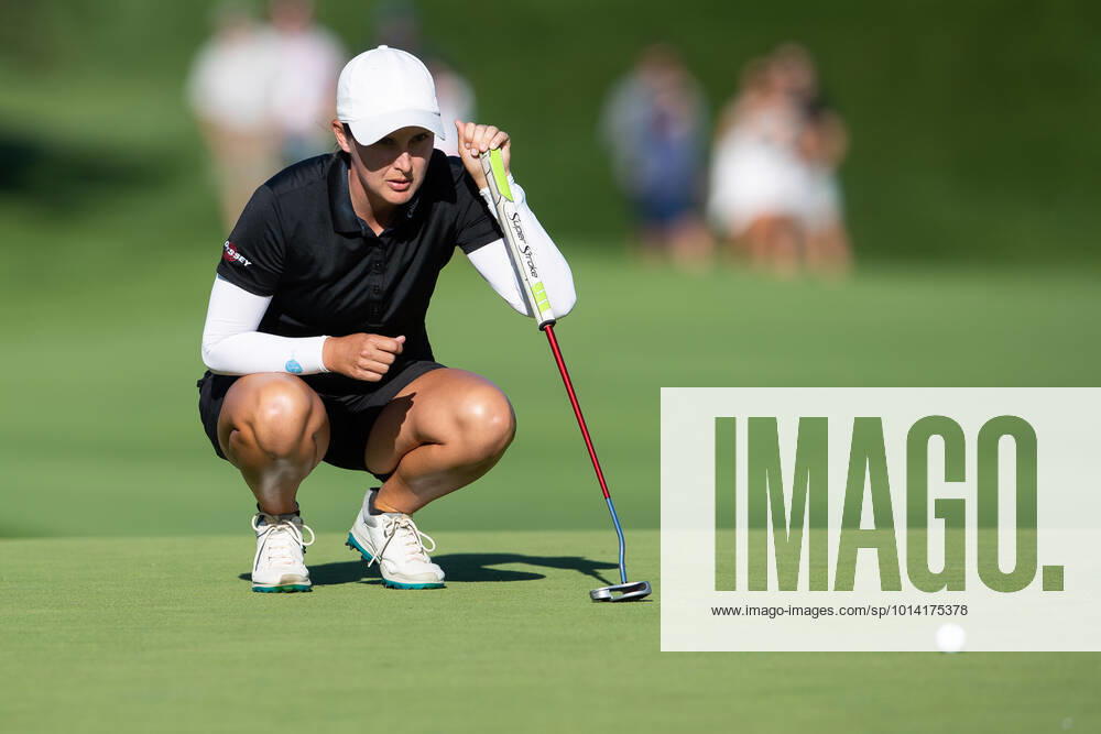 Lindy Duncan of the United States surveys the 18th hole green finishing the 3rd round of the CP Womens Open held at Ottawa Hunt & Golf Club in Ottawa, Canada. CSM Ottawa Canada - ZUMAc04_ 20220827_zaf_c04_253