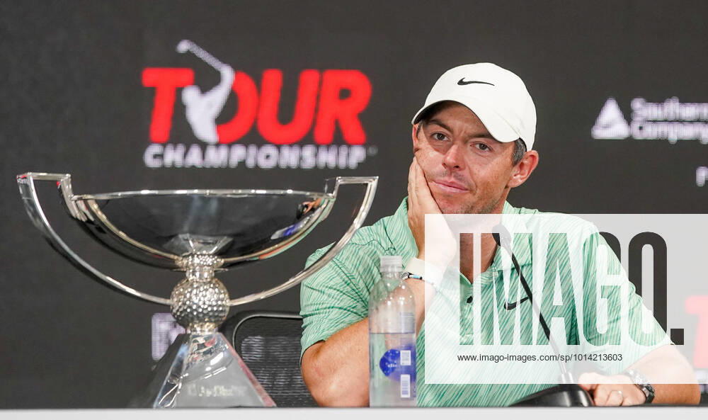 Rory McIlroy with the trophy after winning the final round of the TOUR Championship at East Lake Golf Club. Atlanta USA - ZUMAw109 20220828_zap_w109_018