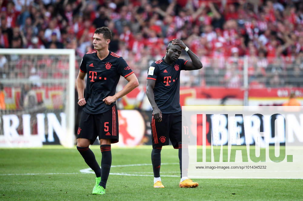 Football, men, season 2022 2023, 1 Bundesliga 5 matchday , 1 FC Union Berlin FC Bayern Munich, v l Benjamin Pavard FC Bayern Munich , Sadio Mane FC Bayern Munich , disappointment after the final whistle, 03 09 2022,
