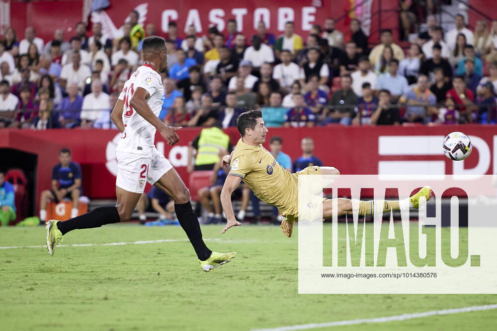 Sevilla FC v FC Barcelona, Barca LaLiga Santander, Seville, Spain Seville, Spain. 03rd September 2022. Robert Lewandowski (9) of FC Barcelona seen during the LaLiga Santander match between Sevilla FC and FC Barcelona at Estadio Ramon Sanchez Pizjuan in Seville. Seville Andalucia Spain Estadio Ramon Sanchez Pizjuan
