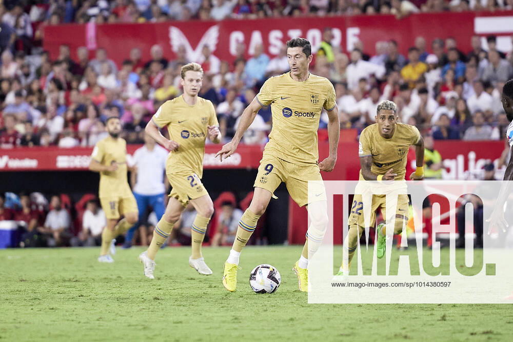 Sevilla FC v FC Barcelona, Barca LaLiga Santander, Seville, Spain Seville, Spain. 03rd September 2022. Robert Lewandowski (9) of FC Barcelona seen during the LaLiga Santander match between Sevilla FC and FC Barcelona at Estadio Ramon Sanchez Pizjuan in Seville. Seville Andalucia Spain Estadio Ramon Sanchez Pizjuan