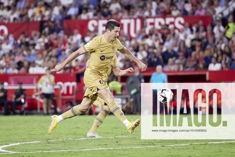 Sevilla FC v FC Barcelona, Barca LaLiga Santander, Seville, Spain Seville, Spain. 03rd September 2022. Robert Lewandowski (9) of FC Barcelona seen during the LaLiga Santander match between Sevilla FC and FC Barcelona at Estadio Ramon Sanchez Pizjuan in Seville. Seville Andalucia Spain Estadio Ramon Sanchez Pizjuan