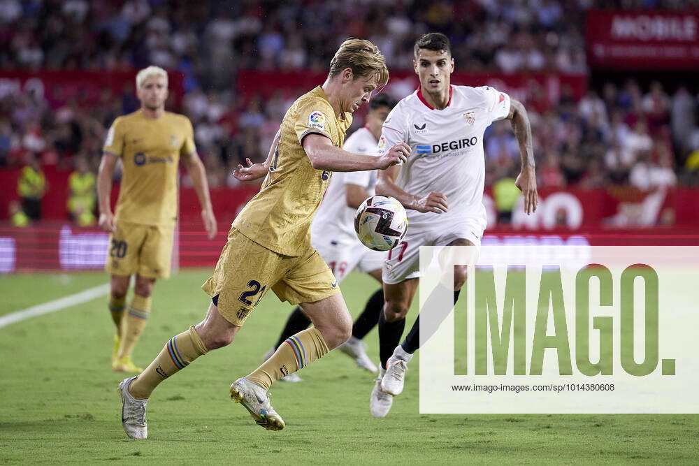 Sevilla FC v FC Barcelona, Barca LaLiga Santander, Seville, Spain Seville, Spain. 03rd September 2022. Frenkie De Jong (21) of FC Barcelona seen during the LaLiga Santander match between Sevilla FC and FC Barcelona at Estadio Ramon Sanchez Pizjuan in Seville. Seville Andalucia Spain Estadio Ramon Sanchez Pizjuan