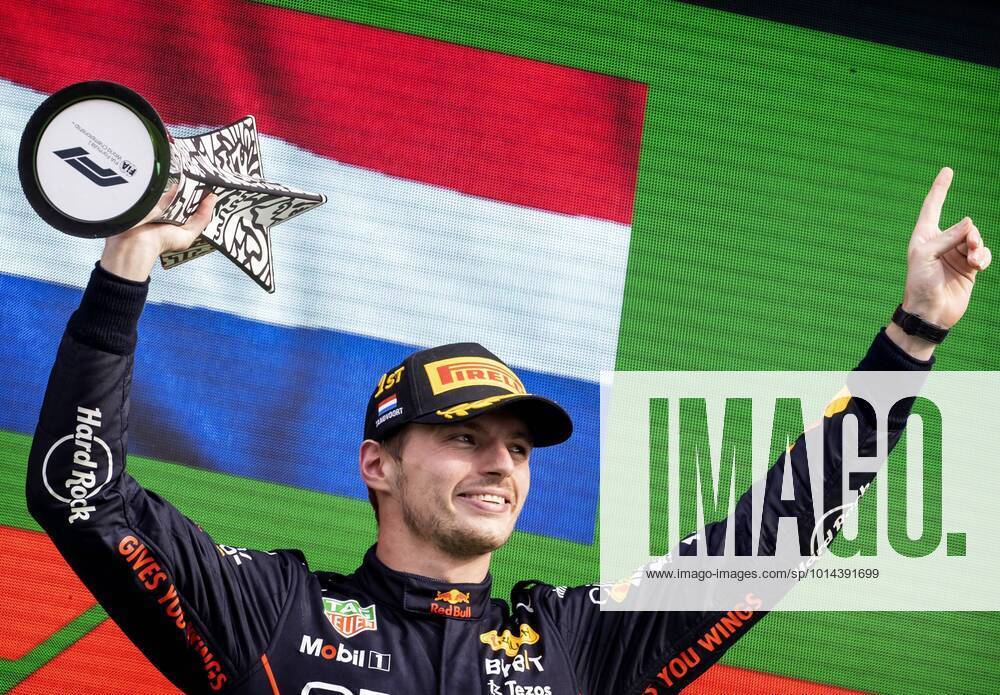 ZANDVOORT Max Verstappen Oracle Red Bull Racing on the podium after winning the F1 Grand Prix of the Netherlands at Circuit Zandvoort on September 4, 2022 in Zandvoort, Netherlands KOEN VAN WEEL F1 Grand Prix of The Netherlands 2022 ANPxSportx IVx 454049003 originalFilename: 454049003