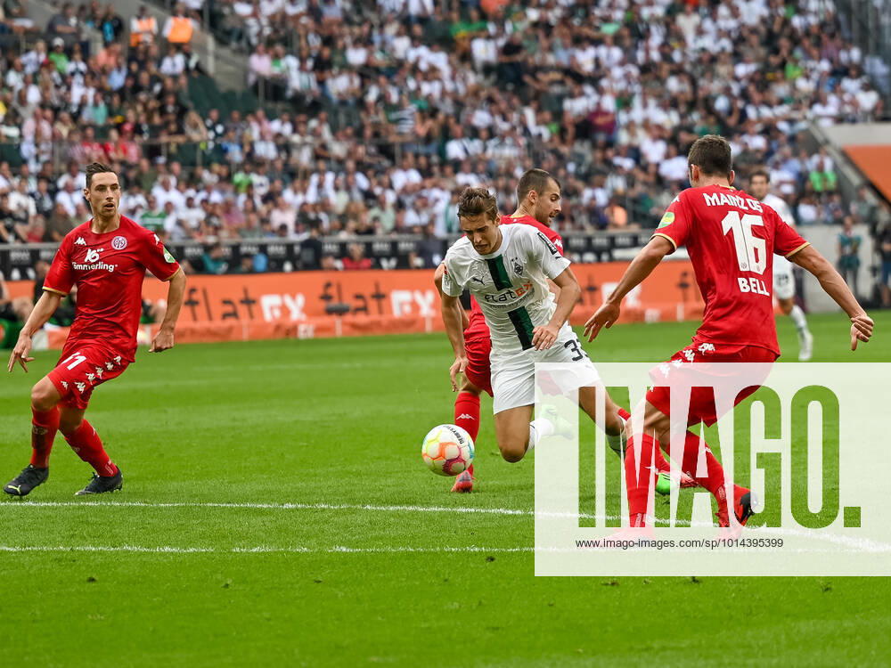 Florian Neuhaus Borussia Moenchengladbach, 32 comes down This includes Dominik Kohr 1 FSV Mainz 05, 31 , Alexander Hack 1 FSV Mainz 05, 42 and Stefan Bell 1 FSV Mainz 05, 16 Borussia Moenchengladbach vs 1 FSV Mainz 05, Football, Bundesliga, Matchday 5, Saison 2022 2023, 04 09 2022 DFB DFL Regulations prohibit any use of Photographs as image sequences and or quasi video Borussia Moenchengladbach vs 1 FSV Mainz 05, Football, Bundesliga, 5 Spieltag, Saison 2022 2023, 04 09 2022 Moenchengladbach