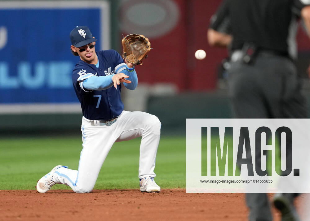 SEP 09, 2022: Kansas City Royals shortstop Bobby Witt Jr. (7) makes a play to second from his knees at Kauffman Stadium Kansas City, Missouri. TheTigers beat the Royals 10-2 CSM. Kansas City United States - ZUMAc04_ 20220909_zaf_c04_082