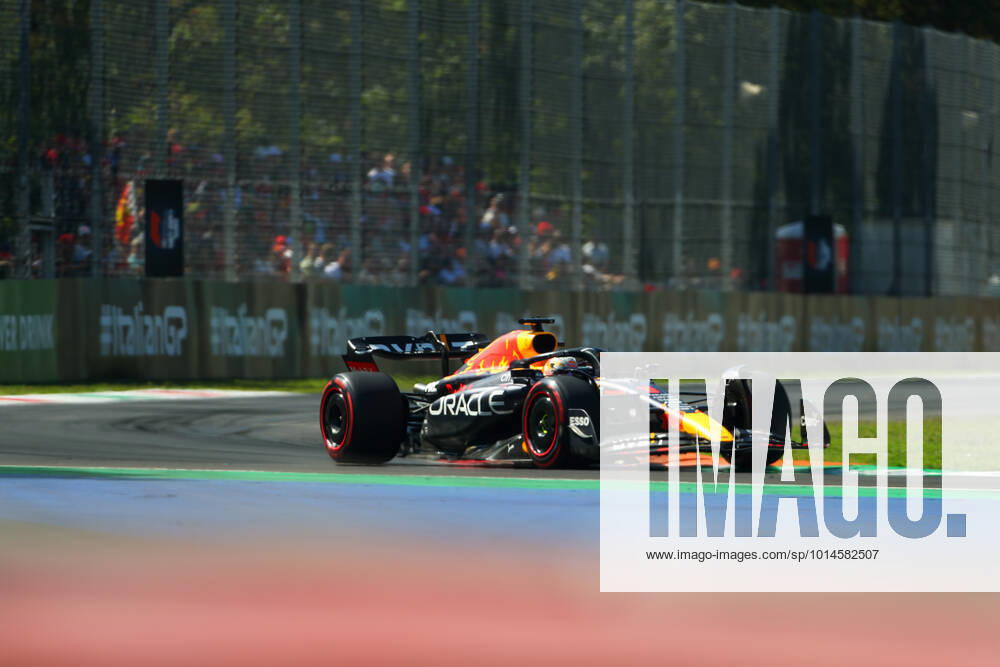 Max Verstappen (NED) Redbull Racing RB18 during F1 Italian Grand Prix 2022 Monza Italy - ZUMAc04_ 20160312_zaf_c04_663