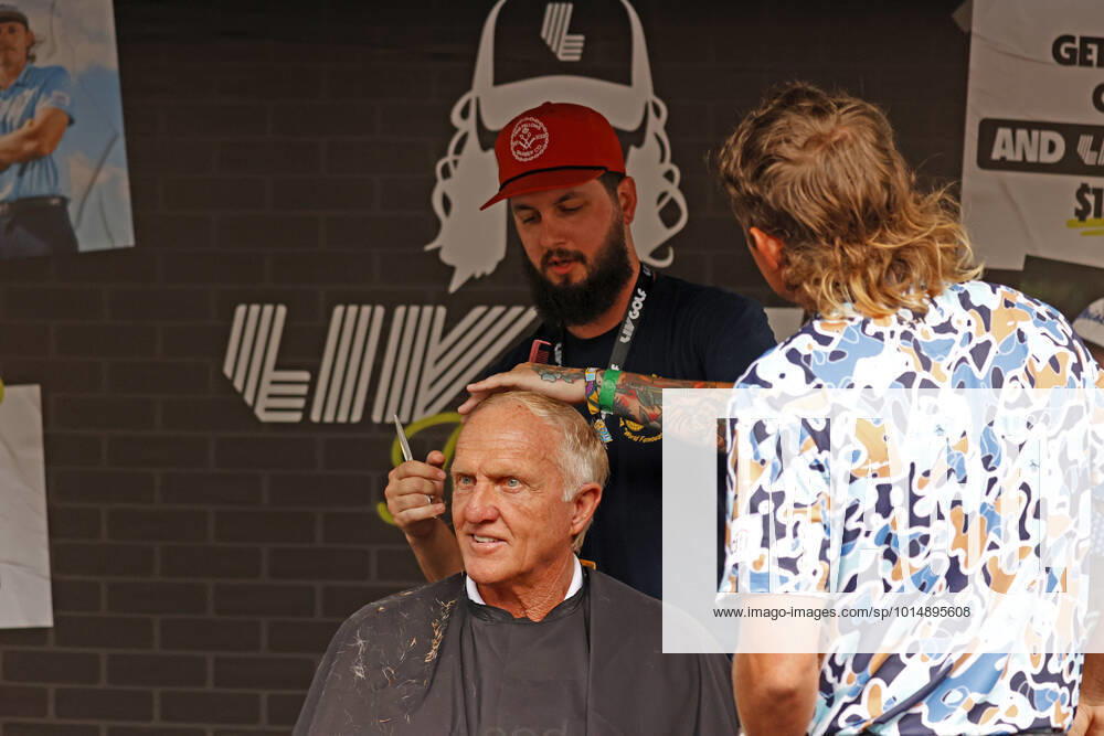 SUGAR GROVE, IL - SEPTEMBER 17: LIV golfer Cameron Smith talks with Greg Norman the LIV CEO and golf commissioner as Norman gets a mullet hair cut for charity after the second round of the LIV Golf Invitational Series Chicago on September 17, 2022 at Rich Harvest Farms in Sugar Grove, Illinois. (Photo by Brian Spurlock Icon Sportswire) GOLF: SEP 17 LIV Golf Invitational Series Chicago Icon220917098