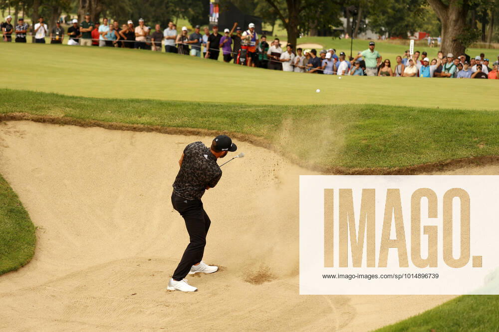 SUGAR GROVE, IL - SEPTEMBER 17: LIV golfer Dustin Johnson hits his second shot out of the sand on the 12th hole during the second round of the LIV Golf Invitational Series Chicago on September 17, 2022 at Rich Harvest Farms in Sugar Grove, Illinois. (Photo by Brian Spurlock Icon Sportswire) GOLF: SEP 17 LIV Golf Invitational Series Chicago Icon220917143