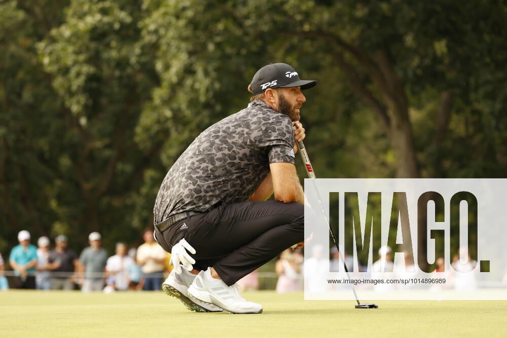 SUGAR GROVE, IL - SEPTEMBER 17: LIV golfer Dustin Johnson lines up a putt on the 12th hole during the second round of the LIV Golf Invitational Series Chicago on September 17, 2022 at Rich Harvest Farms in Sugar Grove, Illinois. (Photo by Brian Spurlock Icon Sportswire) GOLF: SEP 17 LIV Golf Invitational Series Chicago Icon220917180