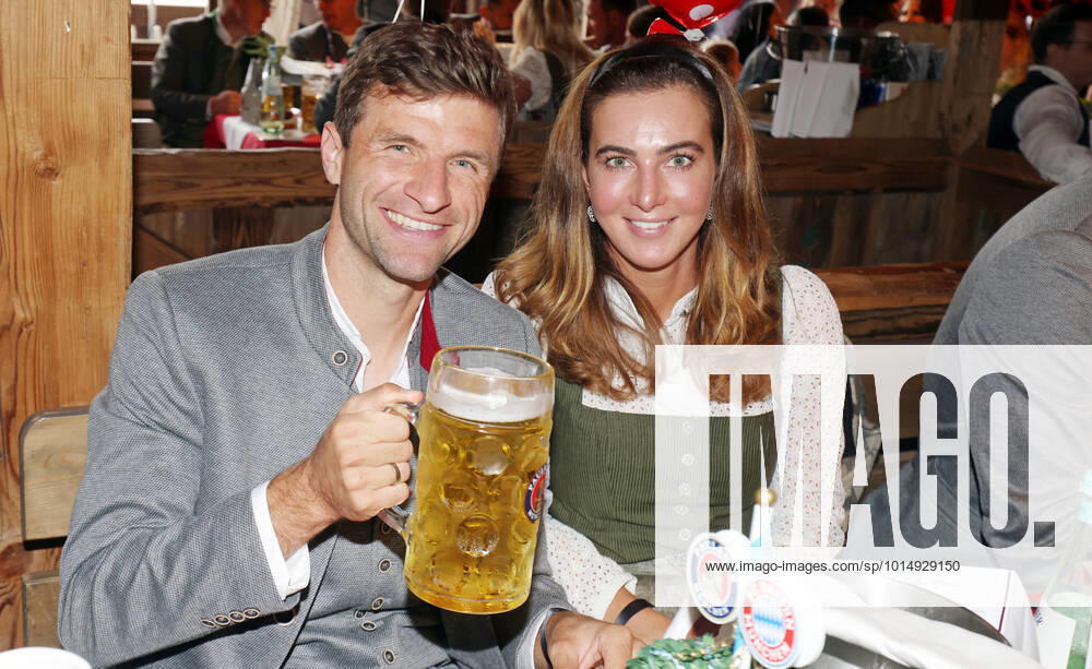 Lisa, wife of Thomas Mueller at the visit of the beer festival Oktoberfest of the football team FC BAYERN MUENCHEN 1.German Football League on Sept 18, 2022 in Munich, Germany. Season 2022 2023, 1.Bundesliga,