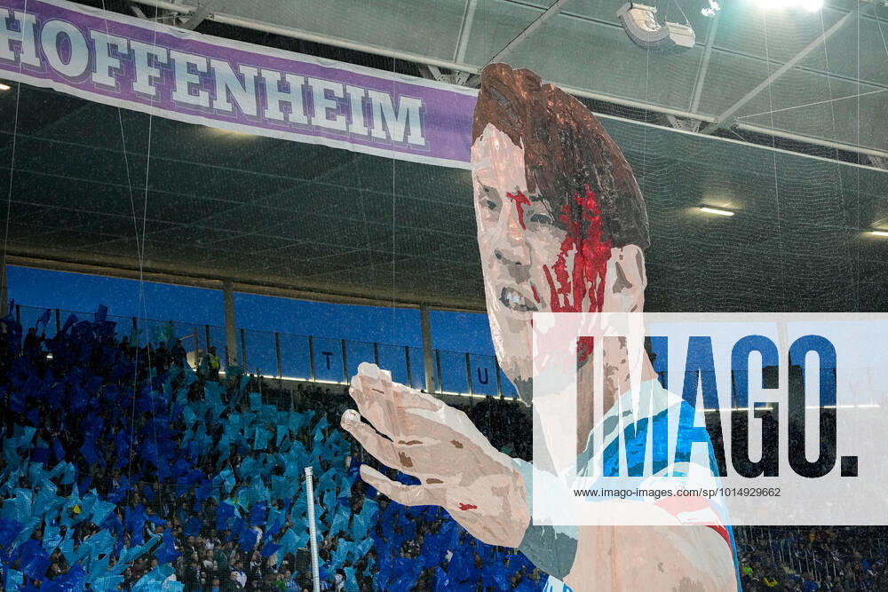 The fan curve of TSG 1899 Hoffenheim shows a choreo, choreography of spectators, fans, ultras audience, spectators, mood, atmosphere, stadium, 18 09 2022, Sinsheim Germany , football, Bundesliga, TSG 1899 Hoffenheim SC Freiburg, DFB DFL REGULATIONS PROHIBIT ANY USE OF PHOTOGRAPHS AS IMAGE SEQUENCES AND OR QUASI VIDEO