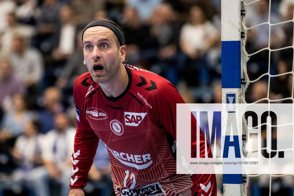 LIQUI MOLY Handball Bundesliga VfL Gummersbach TVB Stuttgart 22 09 2022 Silvio Heinevetter TVB Stuttgart, 12 shocked LIQUI MOLY Handball Bundesliga VfL Gummersbach TVB Stuttgart Gummersbach, Schwalbe arena