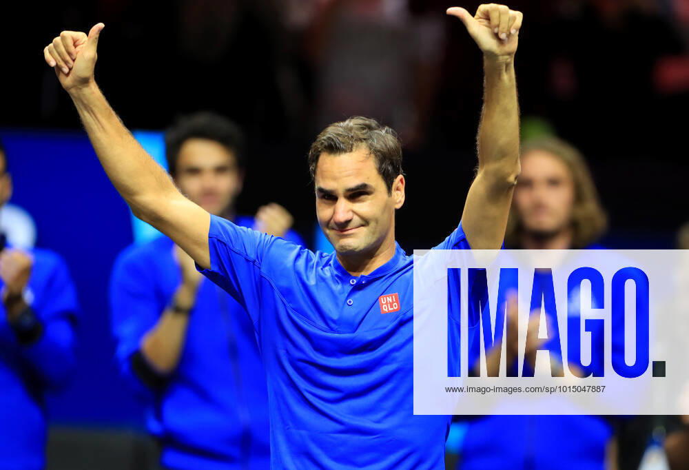 (220924) -- LONDON, Sept. 23, 2022 -- Team Europe player Roger Federer of Switzerland waves to the crowd at the end of his last match after announcing his retirement at the Laver Cup in London, Britain, Sept. 23, 2022. ) (SP)BRITAIN-LONDON-TENNIS-LAVER CUP-FEDERER LixYing