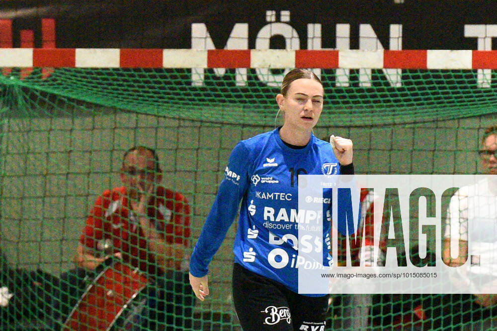 Lea Schuepbach TusSies Metzingen 16 in goal TusSies Metzingen vs Thueringer HC Handball, HBF, 3 league match, 2022 2023 season , 24 09 2022 TusSies Metzingen vs Thueringer HC Handball, HBF, 3 league match, 2022 2023 season , 24 09 2022 Metzingen