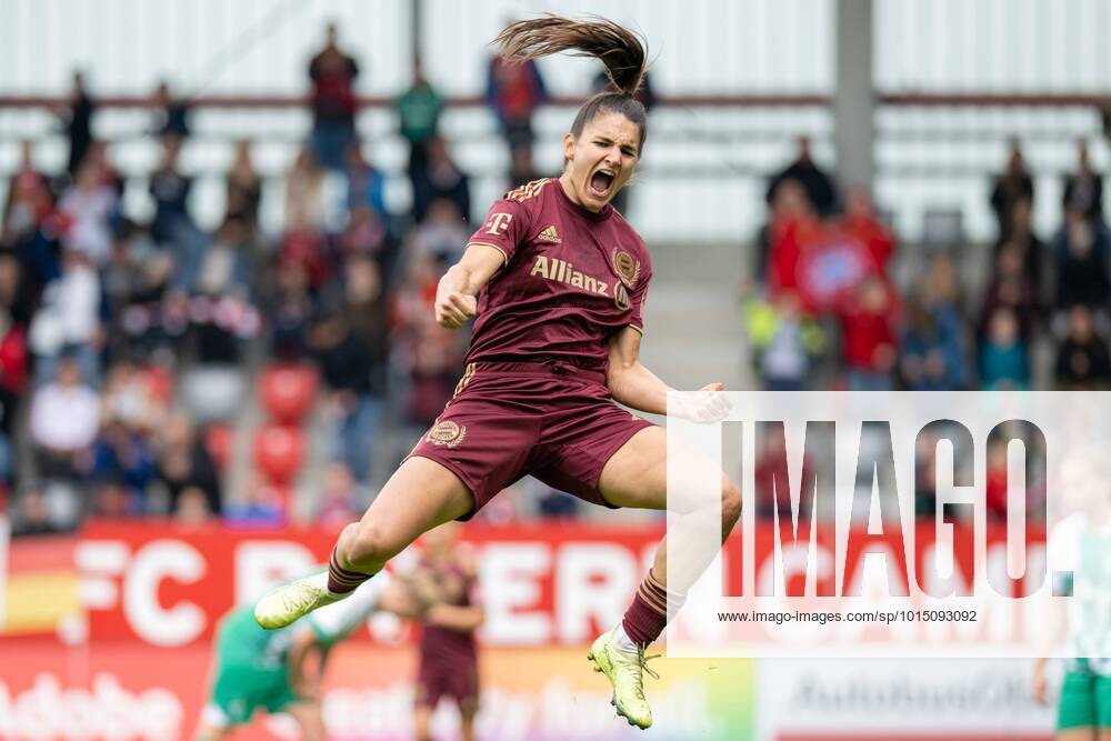 Goal celebration Jovana Damnjanovic 9 FC Bayern Frauen , FC Bayern Frauen Muenchen vs SV Werder Bremen, Flyeralarm Frauen Bundesliga, 25 09 22 DFB regulations prohibit any use of photographs as image sequences and or quasi video kolbert press Muenchen Bayern Germany