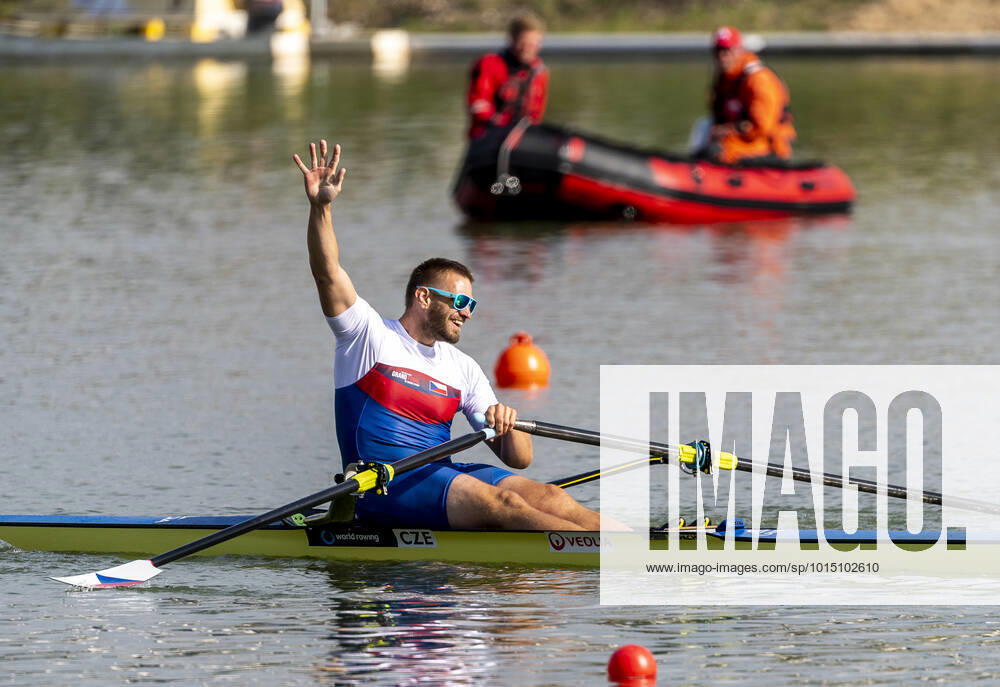 The star Czech skipper Ondrej Synek crossed the finish line of the last race of his career as the winner. The five-time world champion bid a symbolic farewell to top rowing at the end of the home World Championships in Racice, where he was joined on the course by long-time rivals and friends, led by New Zealander Mahe Drysdale. Synek officially retired from active racing almost exactly one year ago, his last race appearance was last May. Today in Racice, Synek, Drysdale, Olaf Tufte from Norway, Briton Alan Campbell, Swede Lasse Karonen and Iztok Cop from Slovenia raced not on the traditional two-kilometre course, but on the five-hundred. Day 8 of the 2022 World Rowing Championships at the Labe Arena Racice on September 25, 2022 in Racice, Czech Republic. (CTKxPhoto OndrejxHajek) CTKPhotoP2022092504986 HAJ 66