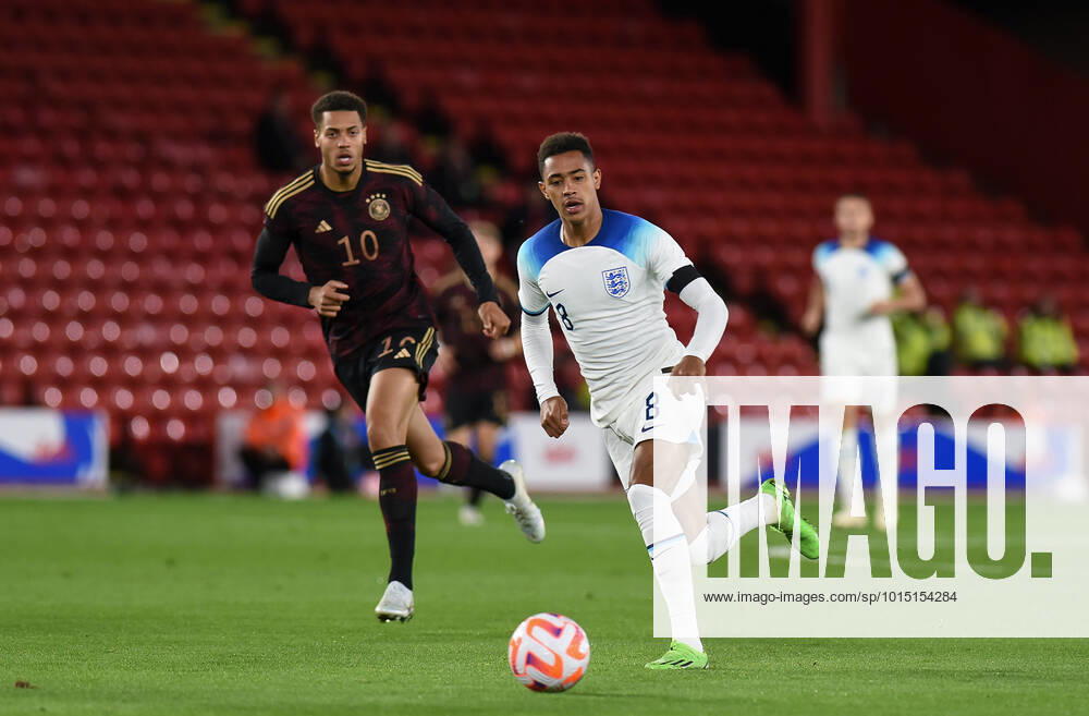 Jacob Ramsey (Aston Villa) of England U21, U 21 & Felix Nmecha (VfL Wolfsburg) of Germany U21 during the International Friendly, L?nderspiel, Nationalmannschaft match between England U21 and Germany U21 at Bramall Lane, Sheffield, England on 27 September 2022.