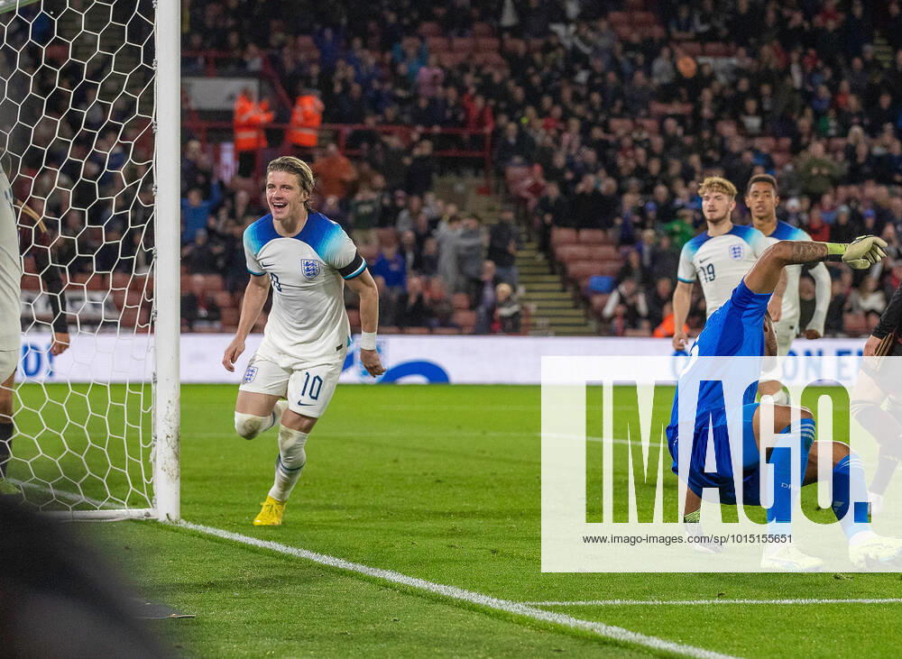 Conor Gallagher (10) of England wheels away after scoring during the International Friendly, Länderspiel, Nationalmannschaft match between England U-21 and Germany U-21 at Bramall Lane, Sheffield, England on 27 September 2022.