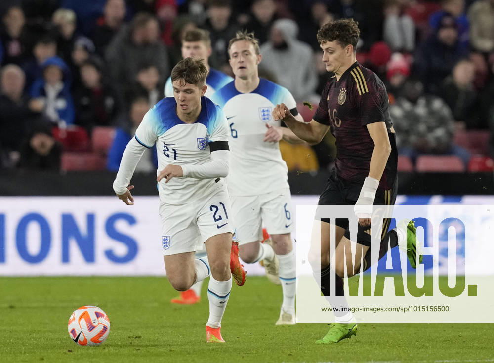 Sheffield, England, 27th September 2022. James McAtee of England and Eric Martel of Germany during the International Friendly, Länderspiel, Nationalmannschaft match at Bramall Lane, Sheffield. Picture credit should read: Andrew Yates Sportimage . SPI-1910-0048