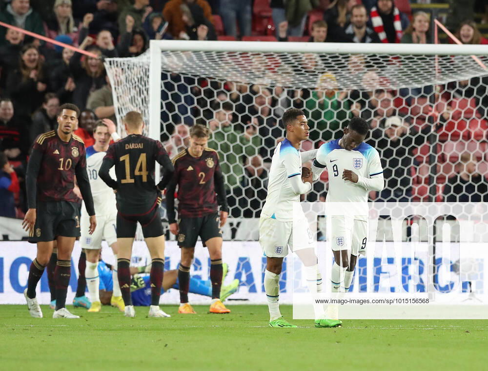 27th September 2022; Bramall Lane, Sheffield, South Yorkshire, England; International Friendly, Länderspiel, Nationalmannschaft England U21, U 21 versus Germany U21 : England s Folarin Balogun celebrates with Jacob Ramsey after he scores his side s first goal in the 41st minute to make it 1-1 ActionPlus12430713 LeexParker