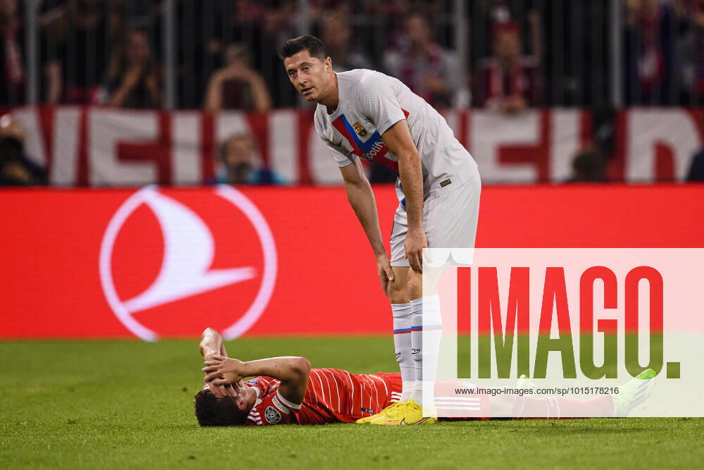 MUNICH, GERMANY SEPTEMBER 13 Robert Lewandowski of Barcelona R supports Benjamin Pavard of Bayern Munich L during the UEFA Champions League group C match between FC Bayern Munich and FC Barcelona at Allianz Arena on September 13, 2022 in Munich, Germany Munich Allianz Arena Bavaria Germany