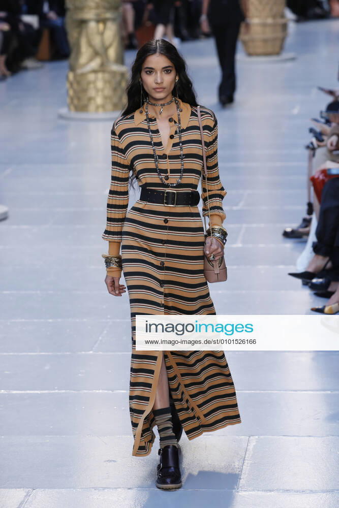 A model walking the runway during the Chloe Fall 2020 show during Paris Fashion Week - March 5, 2020 - PFW: Chloe Fall 2020, Paris France