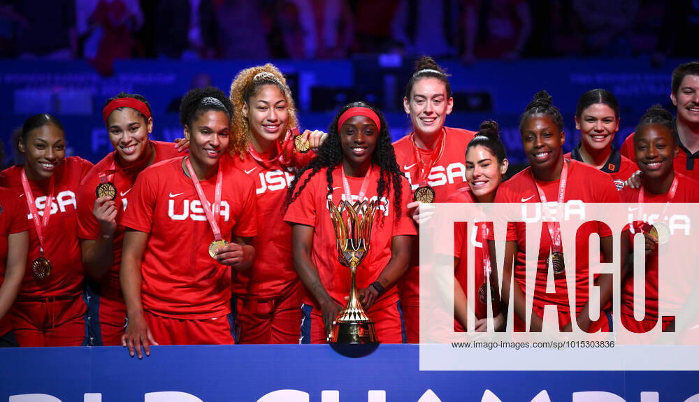 KW39 BASKETBALL WOMENS WORLD CUP FINAL, USA celebrate with the trophy after winning the 2022 FIBA Women s Basketball World Cup Final match between the USA and China at Qudos Bank Arena in Sydney, Saturday, October 1, 2022. ( NO ARCHIVING, , NO USE IN BOOKS WITHOUT CONSENT SYDNEY NEW SOUTH WALES AUSTRALIA