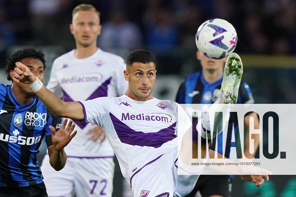 Foto Spada LaPresse 02 Ottobre 2022 - Bergamo , Italia - calcio - Atalanta vs Fiorentina - Campionato italiano di calcio Serie A TIM 2022 2023 - Stadio Gewiss . Nella foto: rolando mondragora (ACF Fiorentina); October 02 , 2022 Bergamo , Italy - sport, calcio - Atalanta vs Fiorentina - Italian Serie A Football Championship 2022 2023 - Gewiss Stadium . In the pic : rolando mondragora (ACF Fiorentina);