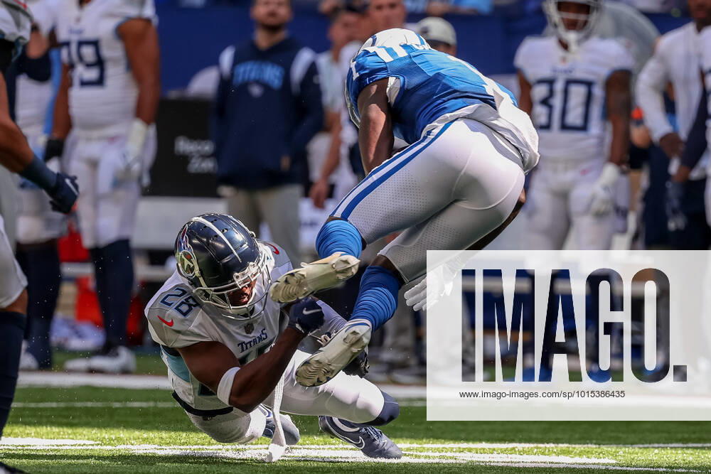 Indianapolis, Indiana, U.S: Indianapolis Colts wide receiver Parris Campbell (1) is tripped up by Tennessee Titans safety Joshua Kalu (28) during the game between the Tennessee Titans and the Indianapolis Colts at Lucas Oil Stadium, Indianapolis, Indiana. Indianapolis U.S. - ZUMAs304 20221002_zaf_s304_014