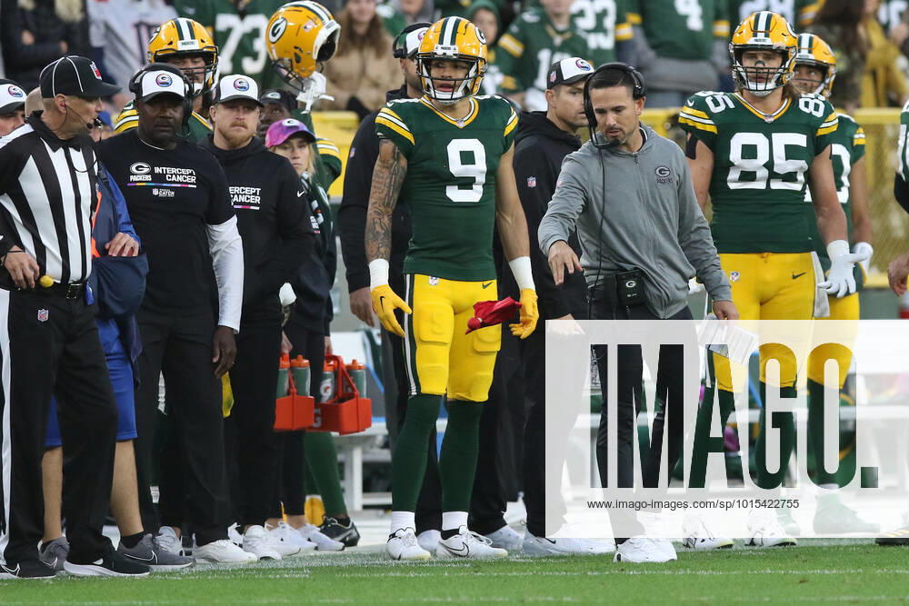 GREEN BAY, WI - OCTOBER 02: Green Bay Packers head coach Matt LaFleur throws a challenge flag during a game between the Green Bay Packers and the New England Patriots at Lambeau Field on October 2, 2022 in Green Bay, WI. (Photo by Larry Radloff Icon Sportswire) NFL, American Football Herren, USA OCT 02 Patriots at Packers Icon2210023676
