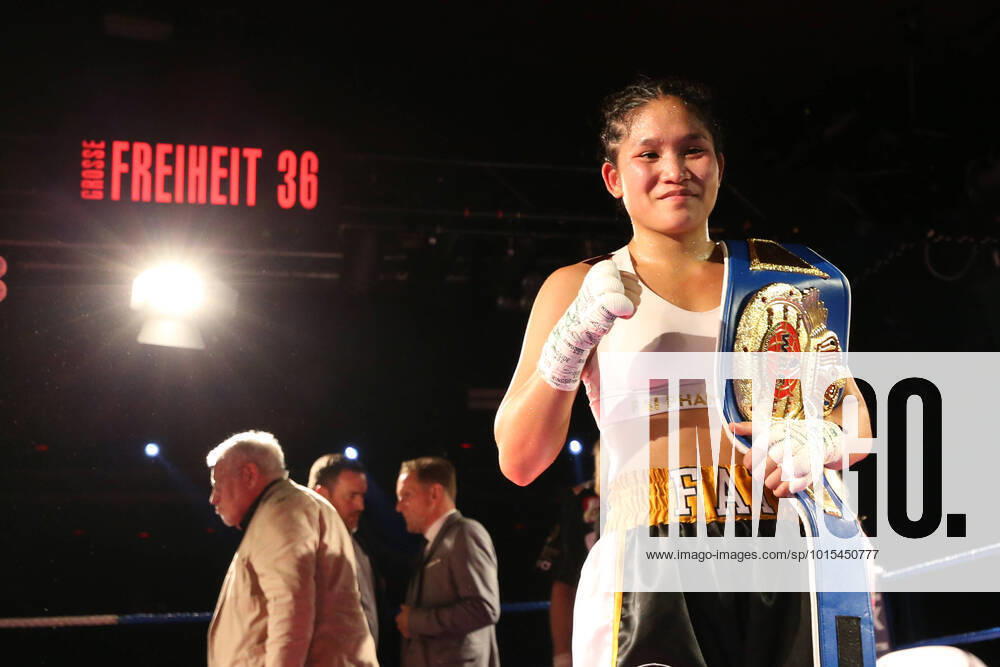 Boxing Boxing in the North, Hamburg, 03 10 2022 WBF World Championship, Superbantamweightt Fai Phannarai GER Ana Arrazola MEX Hamburg Germany