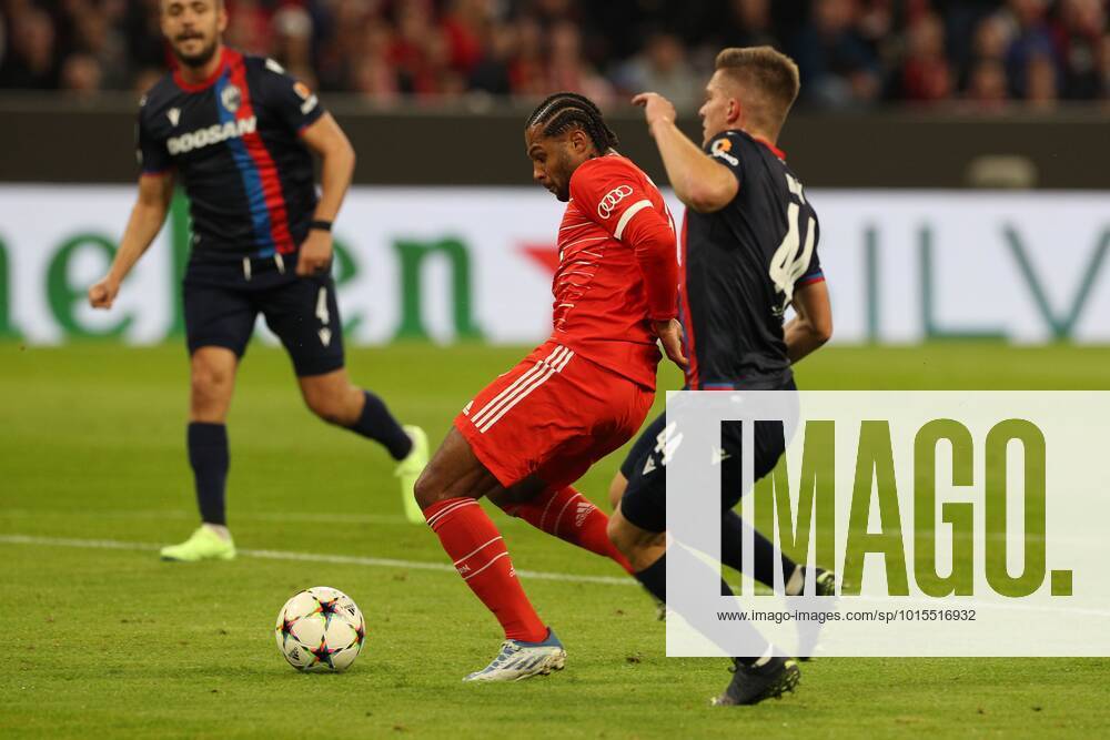 Serge Gnabry 7 FC Bayern Muenchen scores the goal to 2 0, FC Bayern Muenchen vs FC Viktoria Plzen, Champions League, football, preliminary round, 04 10 2022 Muenchen Bayern Germany
