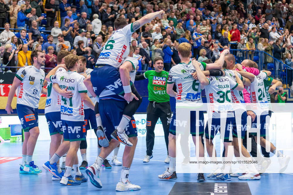 Cheers for Frisch Auf Goeppingen GER, TBV Lemgo Lippe vs Frisch Auf Goeppingen, Handball, EHF European League, Qualification Round 2, Season 2022 2023, 04 10 2022 GER, TBV Lemgo Lippe vs Frisch Auf Goeppingen, Handball, EHF European League, Qualification Round 2, Season 2022 2023, 04 10 2022 Lemgo