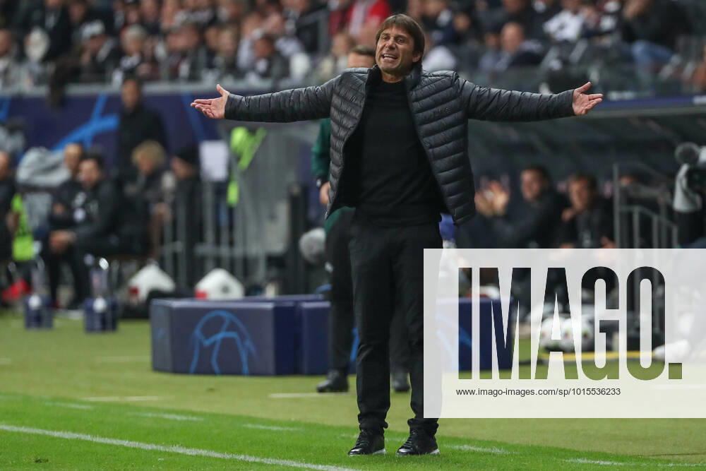 Champions League Eintracht Frankfurt Tottenham Hotspur on 04 10 2022 at Deutsche Bank Park in Frankfurt coach Antonio Conte Tottenham gives loud instructions MH