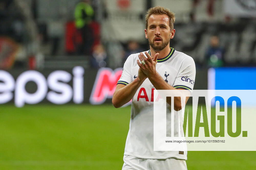 Champions League Eintracht Frankfurt Tottenham Hotspur on 04 10 2022 at Deutsche Bank Park in Frankfurt Harry Kane Tottenham 10 claps and thanks the traveling fans MH