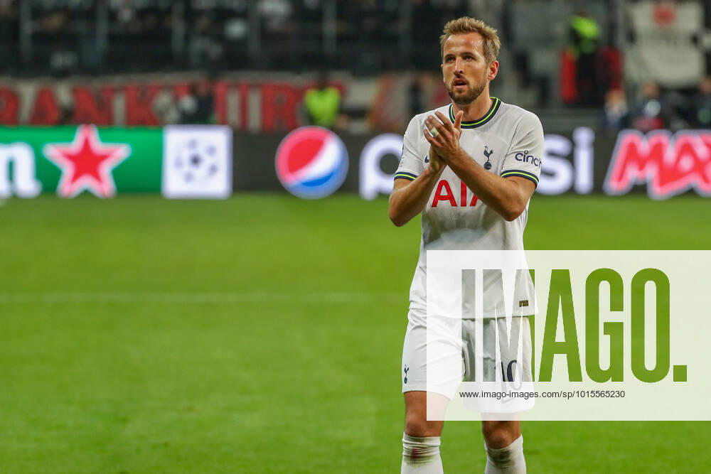 Champions League Eintracht Frankfurt Tottenham Hotspur on 04 10 2022 at Deutsche Bank Park in Frankfurt Harry Kane Tottenham 10 claps and thanks the traveling fans MH
