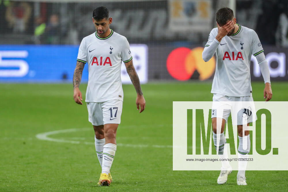 Champions League Eintracht Frankfurt Tottenham Hotspur on 04 10 2022 at Deutsche Bank Park in Frankfurt Cristian Romero Tottenham 17 and Rodrigo Bentancur Tottenham 30 are dissatisfied, disappointed, disappointed, depressed MH