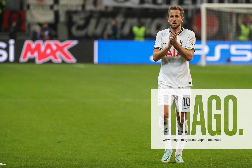 Champions League Eintracht Frankfurt Tottenham Hotspur on 04 10 2022 at Deutsche Bank Park in Frankfurt Harry Kane Tottenham 10 claps and thanks the traveling fans MH