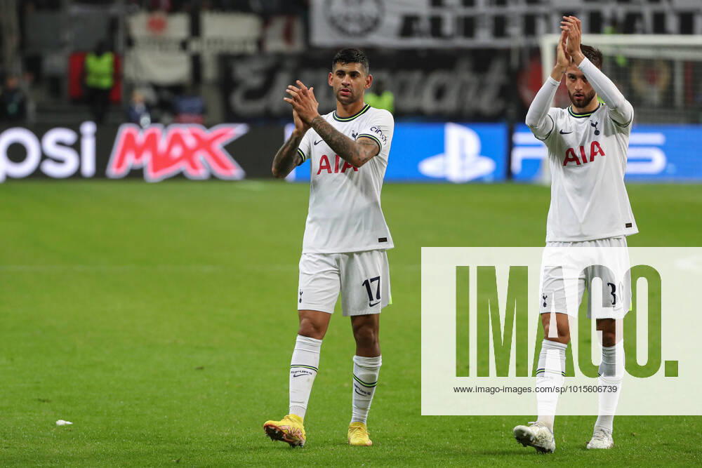 Champions League Eintracht Frankfurt Tottenham Hotspur on 04 10 2022 at Deutsche Bank Park in Frankfurt Cristian Romero Tottenham 17 and Rodrigo Bentancur Tottenham 30 thank the traveling fans MH