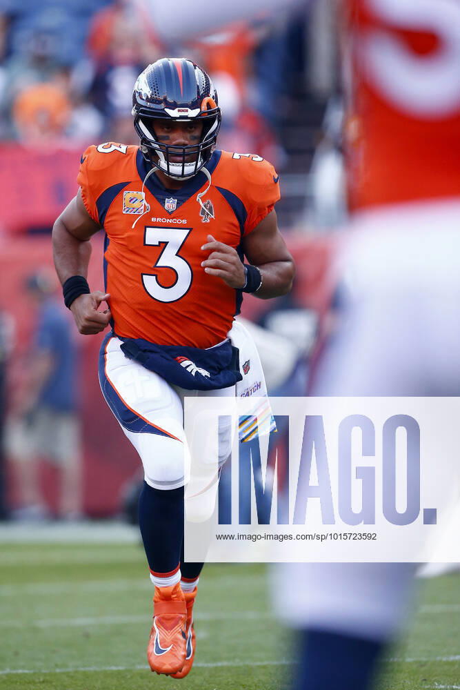DENVER, CO - OCTOBER 06: Denver Broncos Quarterback Russell Wilson (3) runs onto the field during and NFL, American Football Herren, USA game between the Indianapolis Colts and the Denver Broncos on October 06, 2022 at Empower Field at Mile High in Denver CO. (Photo by Jeffrey Brown Icon Sportswire) NFL: OCT 06 Colts at Broncos Icon100622024