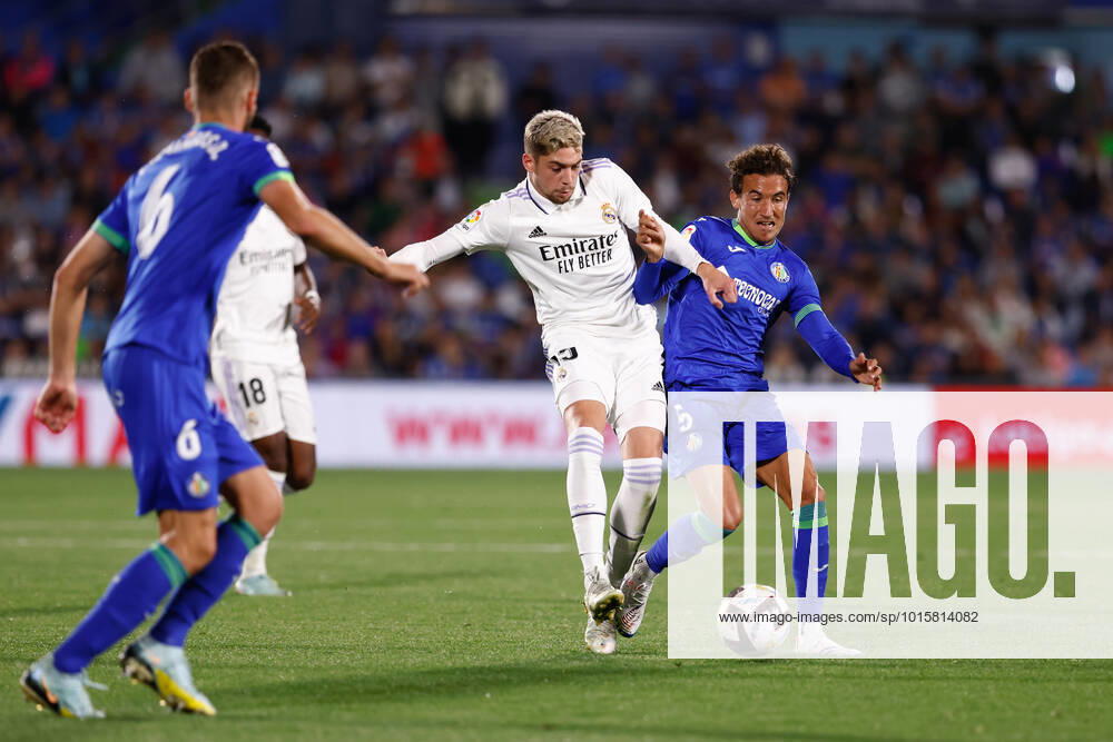 Federico Valverde of Real Madrid and Luis Milla of Getafe in action during the spanish league, La Liga Santander, football match played between Getafe CF and Real Madrid at Coliseum Alfonso Perez stadium on October 08, 2022, in Getafe, Madrid, Spain. MADRID SPAIN - ZUMAa181 20221008_zaa_a181_167