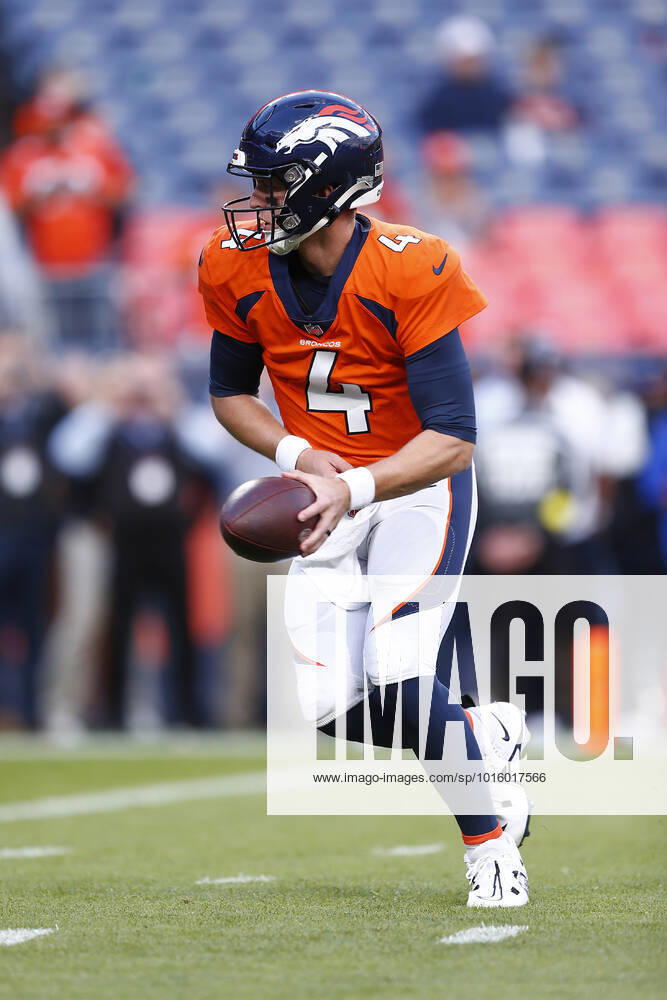 DENVER, CO - OCTOBER 06: Denver Broncos Quarterback Brett Rypien (4) goes to hand the ball off during an NFL, American Football Herren, USA game between the Indianapolis Colts and the Denver Broncos on October 06, 2022 at Empower Field at Mile High in Denver CO. (Photo by Jeffrey Brown Icon Sportswire) NFL: OCT 06 Colts at Broncos Icon100622052