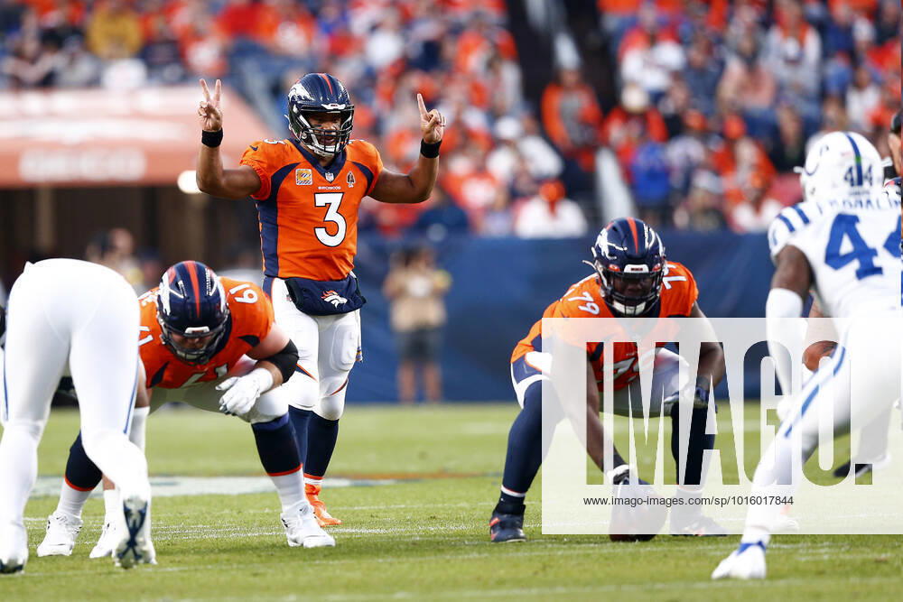 DENVER, CO - OCTOBER 06: Denver Broncos Quarterback Russell Wilson (3) signals to his team during an NFL, American Football Herren, USA game between the Indianapolis Colts and the Denver Broncos on October 06, 2022 at Empower Field at Mile High in Denver CO. (Photo by Jeffrey Brown Icon Sportswire) NFL: OCT 06 Colts at Broncos Icon100622075
