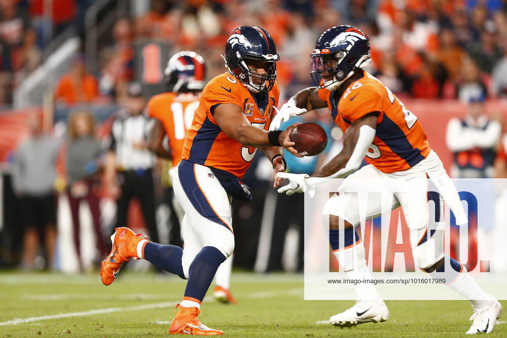 DENVER, CO - OCTOBER 06: Denver Broncos Quarterback Russell Wilson (3) hands off to Denver Broncos Running Back Mike Boone (26) during an NFL, American Football Herren, USA game between the Indianapolis Colts and the Denver Broncos on October 06, 2022 at Empower Field at Mile High in Denver CO. (Photo by Jeffrey Brown Icon Sportswire) NFL: OCT 06 Colts at Broncos Icon100622082