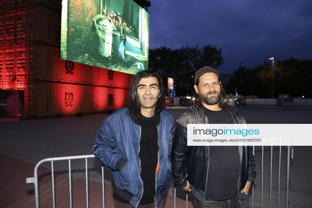 Fatih Akin and Adam Bousdoukos at the screening of the feature film Soul Kitchen at the drive-in cinema Bewegte Zeiten on the Heiligengeistfeld Hamburg, 10 06 2020 Foto:xM.xWehnertx xFuturexImage